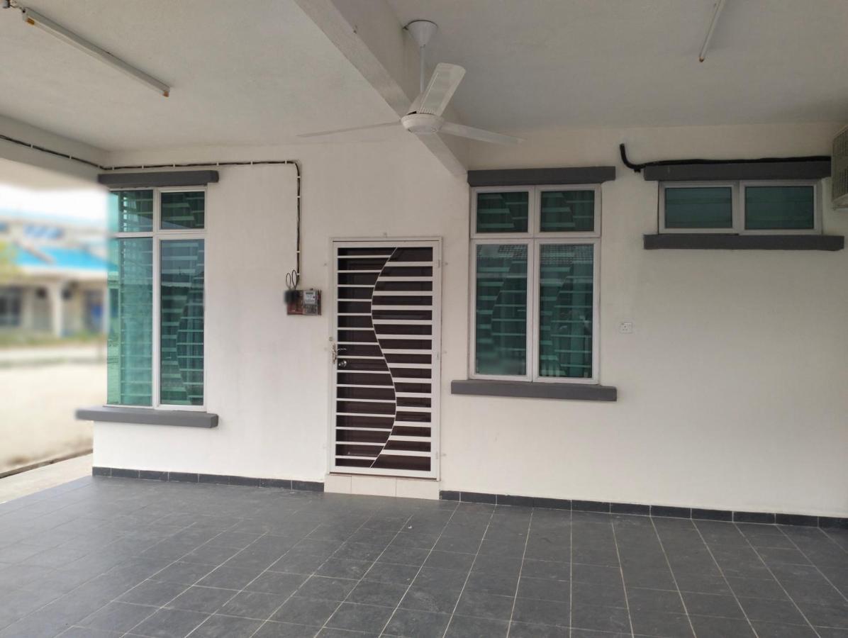 D'Sara Homestay Fully Furnished 3 Bedrooms All Aircond 2 Miles Centre Chukai Екстериор снимка