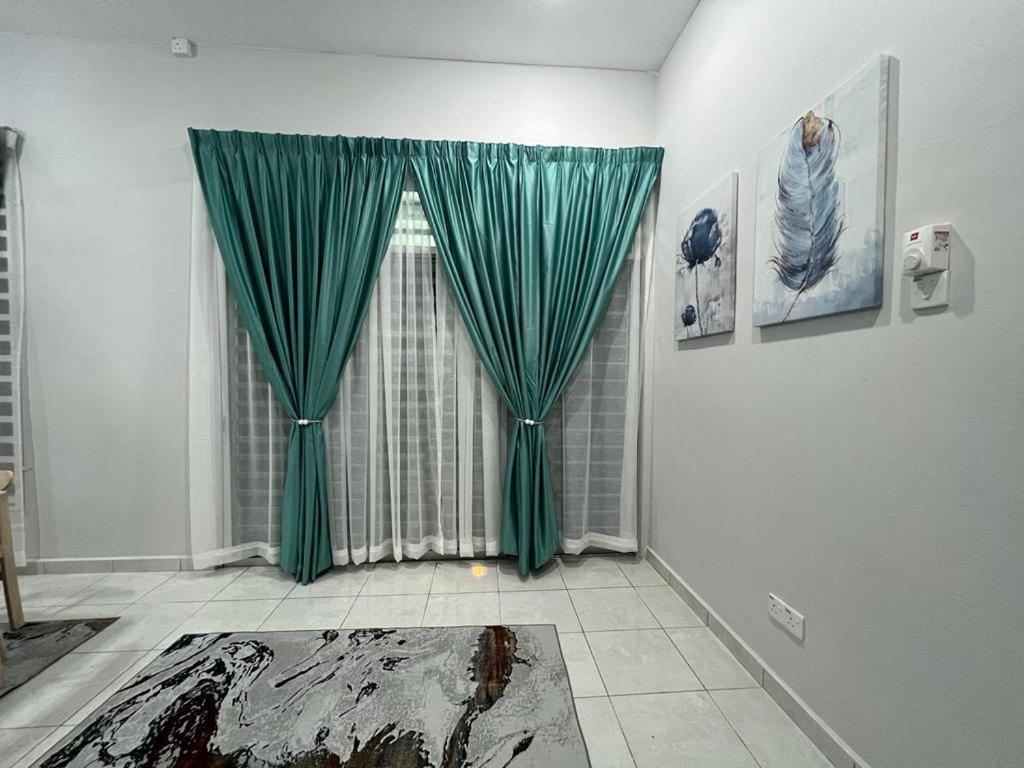 D'Sara Homestay Fully Furnished 3 Bedrooms All Aircond 2 Miles Centre Chukai Екстериор снимка
