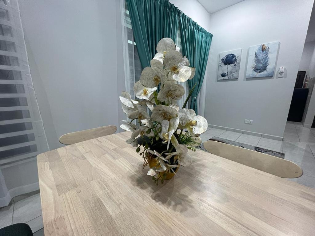 D'Sara Homestay Fully Furnished 3 Bedrooms All Aircond 2 Miles Centre Chukai Екстериор снимка