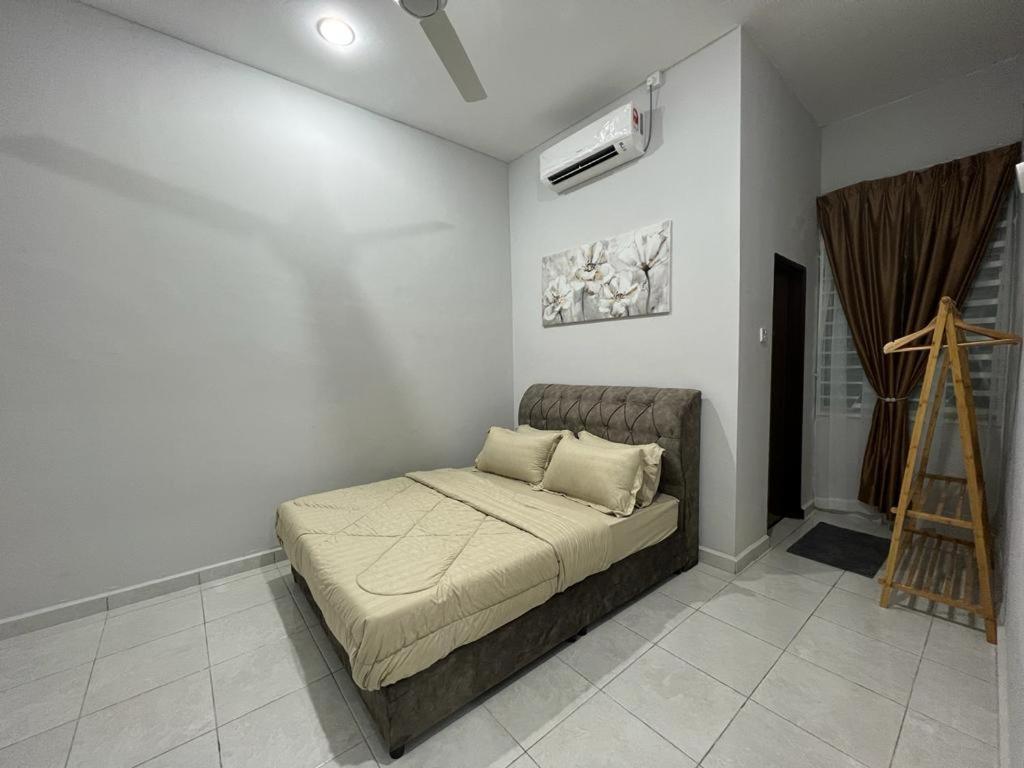 D'Sara Homestay Fully Furnished 3 Bedrooms All Aircond 2 Miles Centre Chukai Екстериор снимка