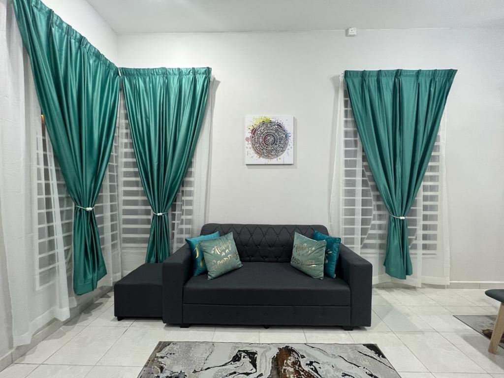 D'Sara Homestay Fully Furnished 3 Bedrooms All Aircond 2 Miles Centre Chukai Екстериор снимка