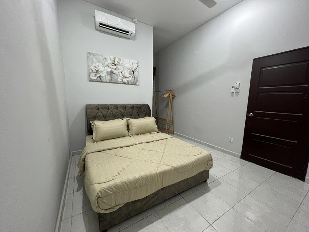 D'Sara Homestay Fully Furnished 3 Bedrooms All Aircond 2 Miles Centre Chukai Екстериор снимка