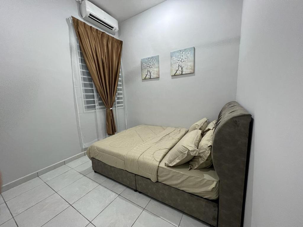 D'Sara Homestay Fully Furnished 3 Bedrooms All Aircond 2 Miles Centre Chukai Екстериор снимка