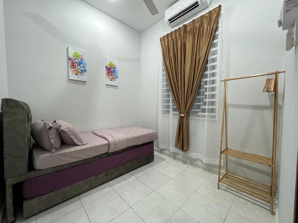 D'Sara Homestay Fully Furnished 3 Bedrooms All Aircond 2 Miles Centre Chukai Екстериор снимка