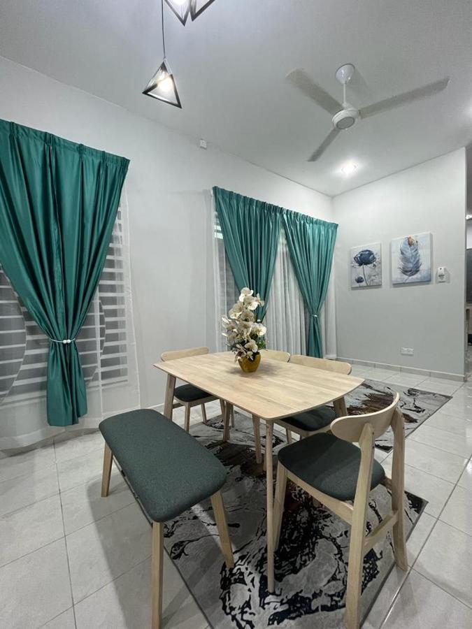 D'Sara Homestay Fully Furnished 3 Bedrooms All Aircond 2 Miles Centre Chukai Екстериор снимка
