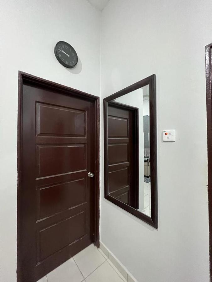 D'Sara Homestay Fully Furnished 3 Bedrooms All Aircond 2 Miles Centre Chukai Екстериор снимка