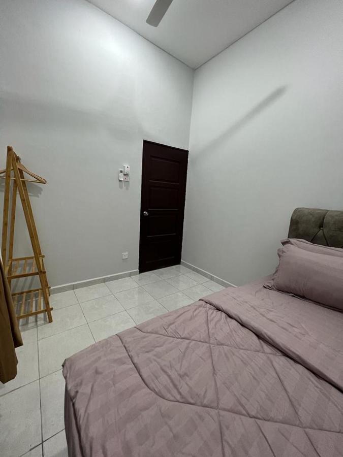 D'Sara Homestay Fully Furnished 3 Bedrooms All Aircond 2 Miles Centre Chukai Екстериор снимка