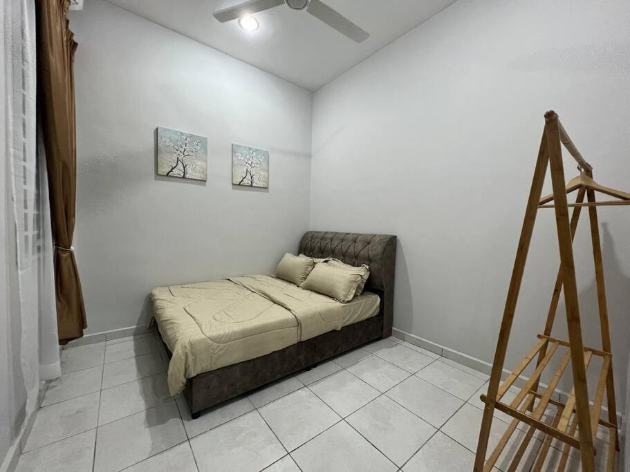 D'Sara Homestay Fully Furnished 3 Bedrooms All Aircond 2 Miles Centre Chukai Екстериор снимка