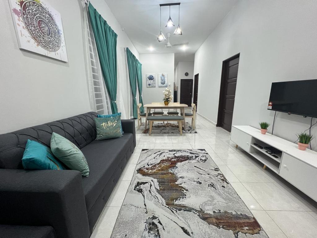 D'Sara Homestay Fully Furnished 3 Bedrooms All Aircond 2 Miles Centre Chukai Екстериор снимка