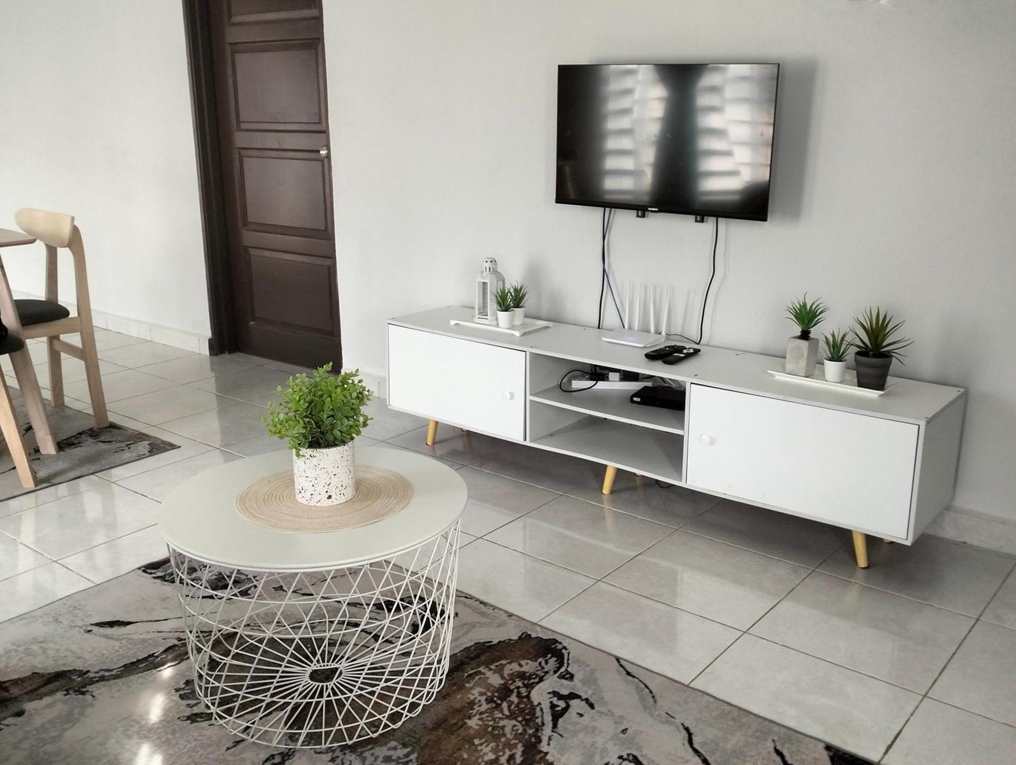 D'Sara Homestay Fully Furnished 3 Bedrooms All Aircond 2 Miles Centre Chukai Екстериор снимка