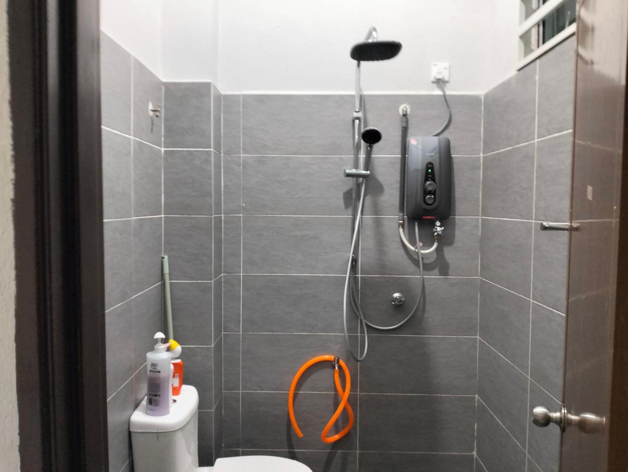 D'Sara Homestay Fully Furnished 3 Bedrooms All Aircond 2 Miles Centre Chukai Екстериор снимка
